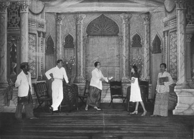 马来Bangsawan传统戏曲，1930年代