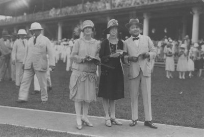 花拉公园赛马场的观众，1930年