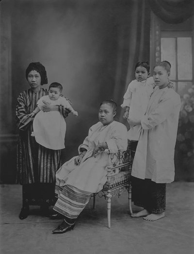 马来妇孺，1910年