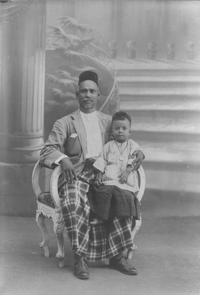 土生印度人(Jawi Peranakan)与小孩，1910年代至1930年代