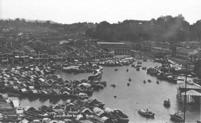 新加坡河上驳船码头的景象，1910年代