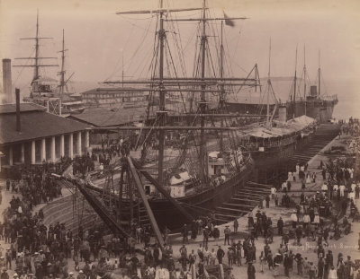 在维多利亚船坞进行维修的船只，1890年代
